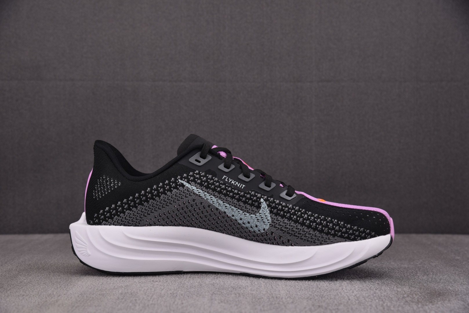 Zoom跑鞋 尺码36-42

纯原版出品-W NK Pegasus Plus Black Dark G