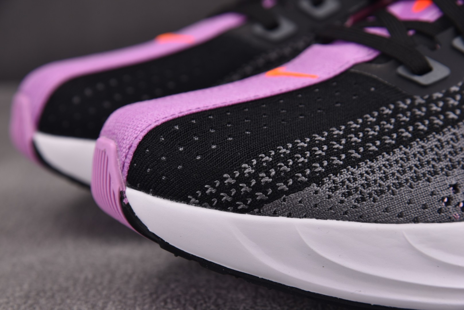 Zoom跑鞋 尺码36-42

纯原版出品-W NK Pegasus Plus Black Dark G