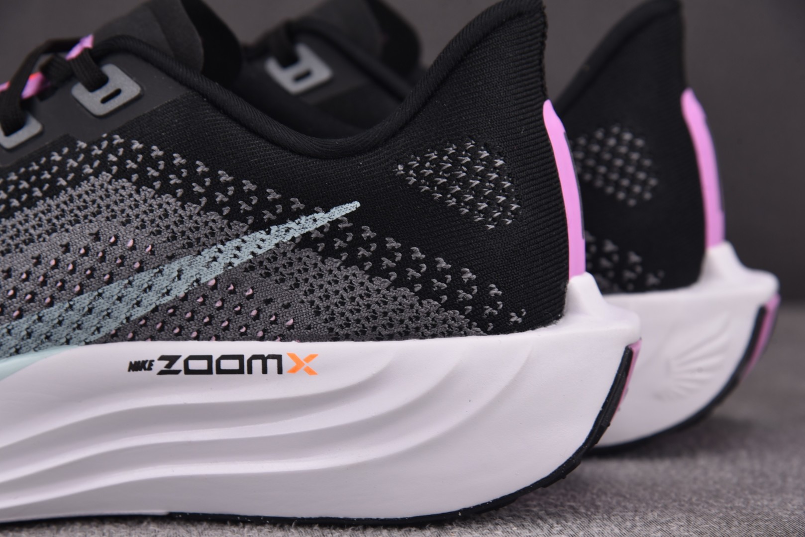 Zoom跑鞋 尺码36-42

纯原版出品-W NK Pegasus Plus Black Dark G