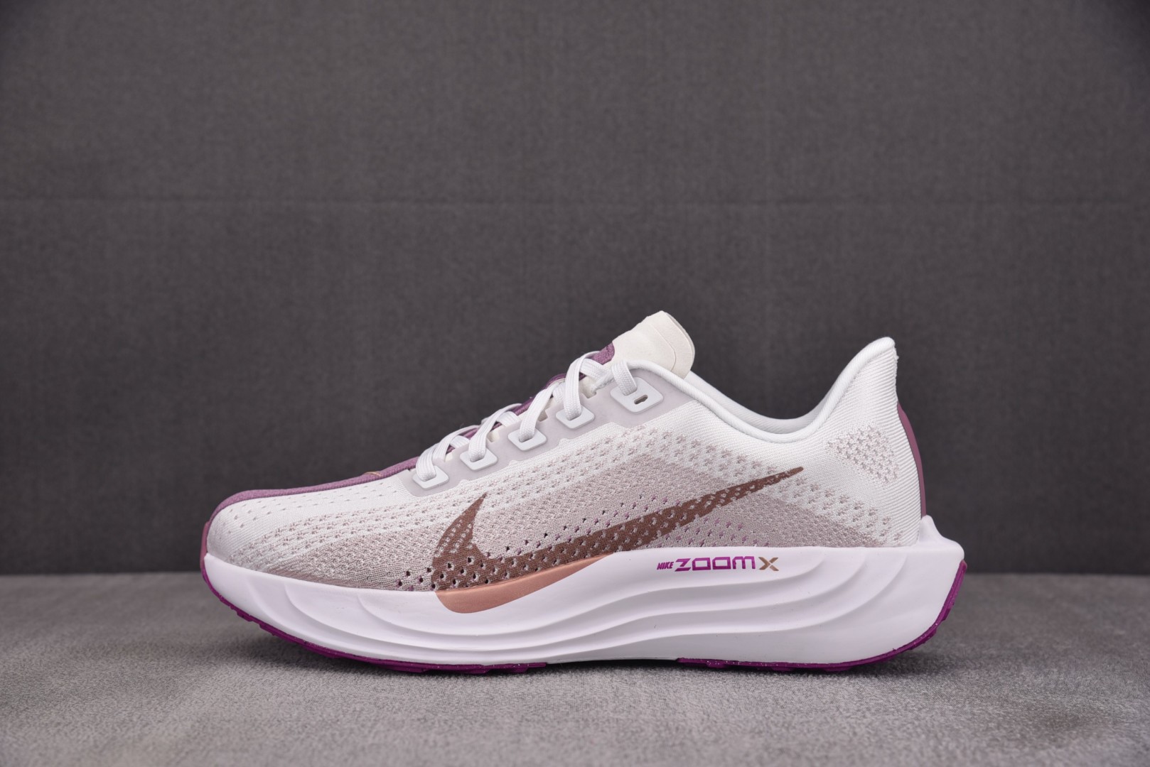Zoom跑鞋 尺码36-42

纯原版出品-W NK ZoomX Pegasus Plus Light 