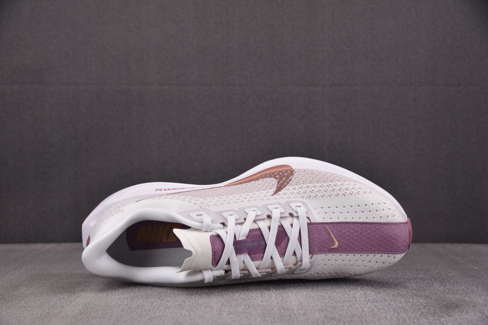Zoom跑鞋 尺码36-42

纯原版出品-W NK ZoomX Pegasus Plus Light 