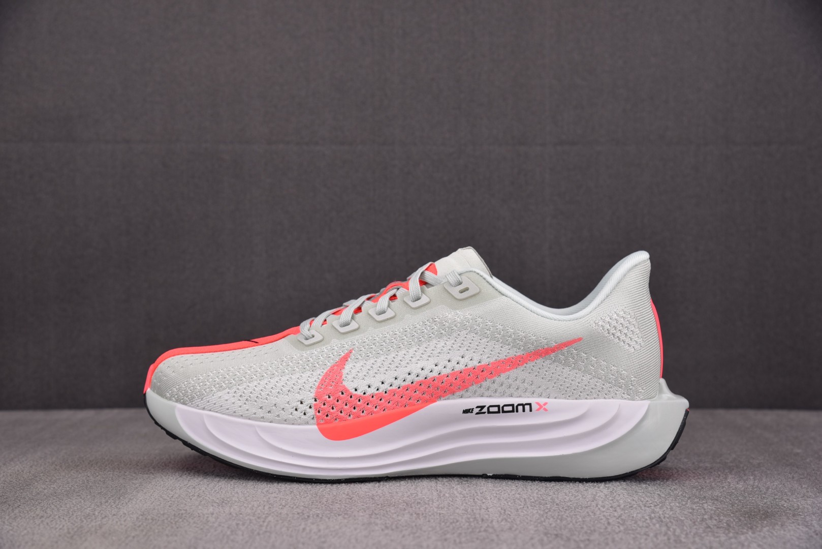 Zoom跑鞋 尺码39-46

纯原版出品-ZoomX Pegasus Plus Hot Punch 浅