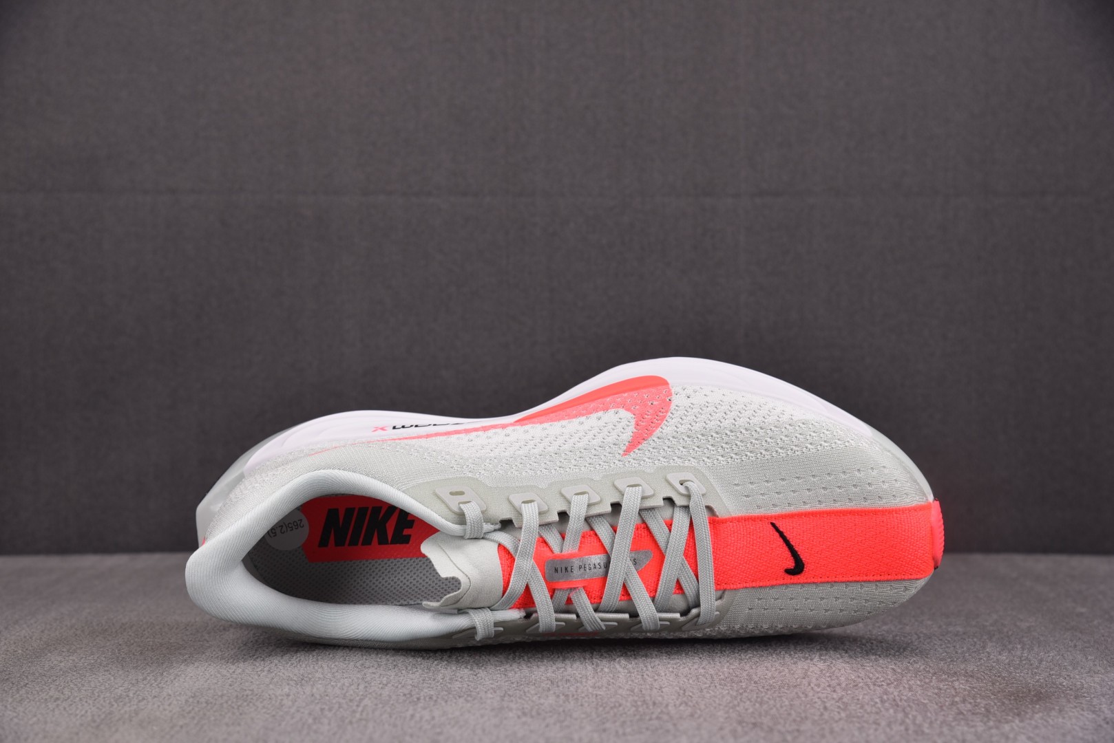 Zoom跑鞋 尺码39-46

纯原版出品-ZoomX Pegasus Plus Hot Punch 浅