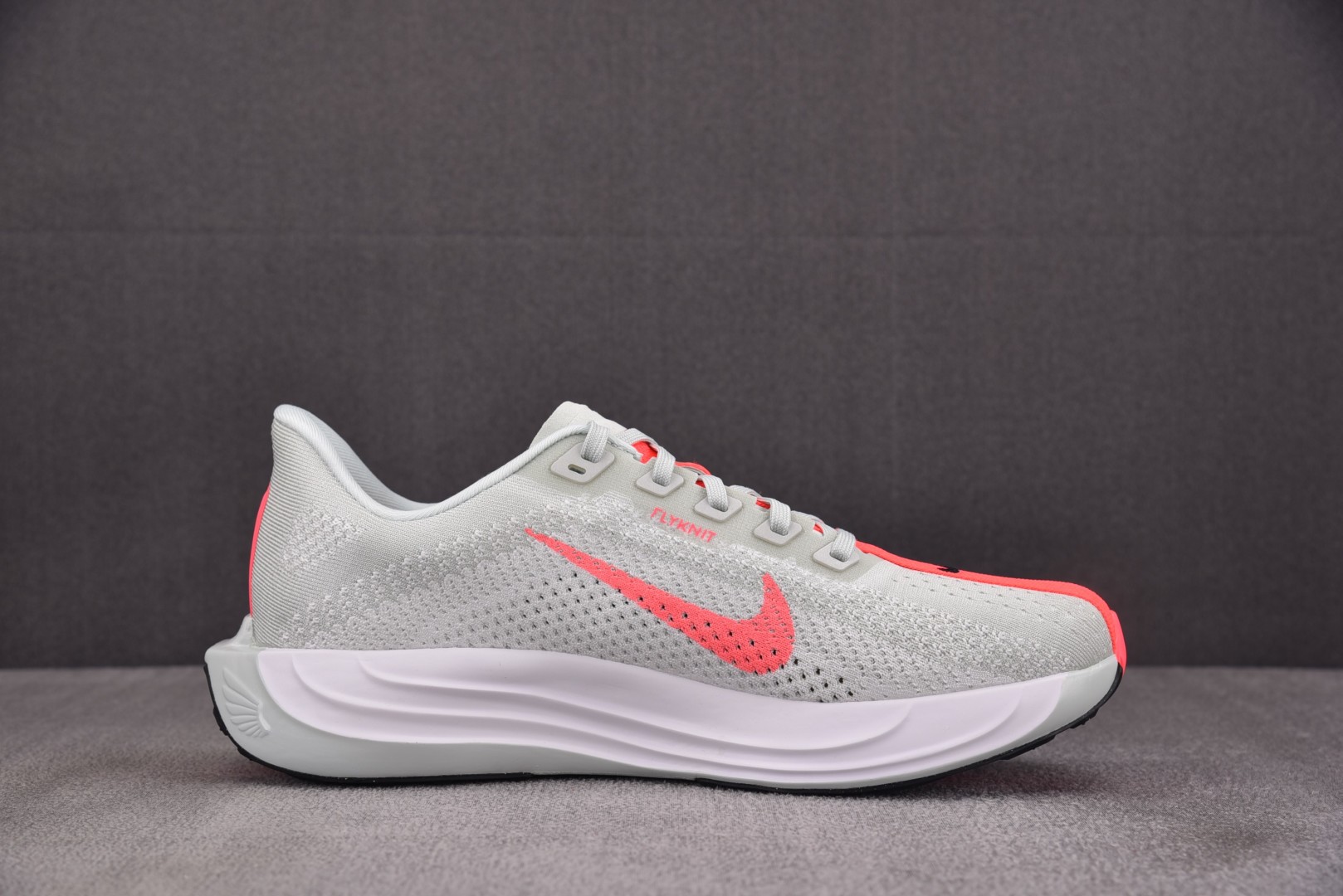 Zoom跑鞋 尺码39-46

纯原版出品-ZoomX Pegasus Plus Hot Punch 浅