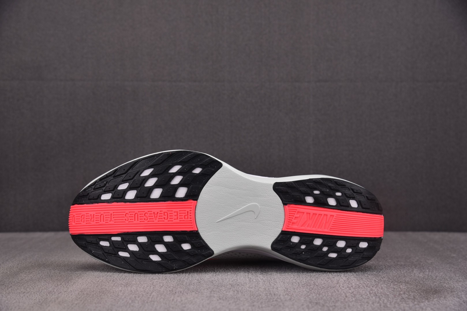 Zoom跑鞋 尺码39-46

纯原版出品-ZoomX Pegasus Plus Hot Punch 浅