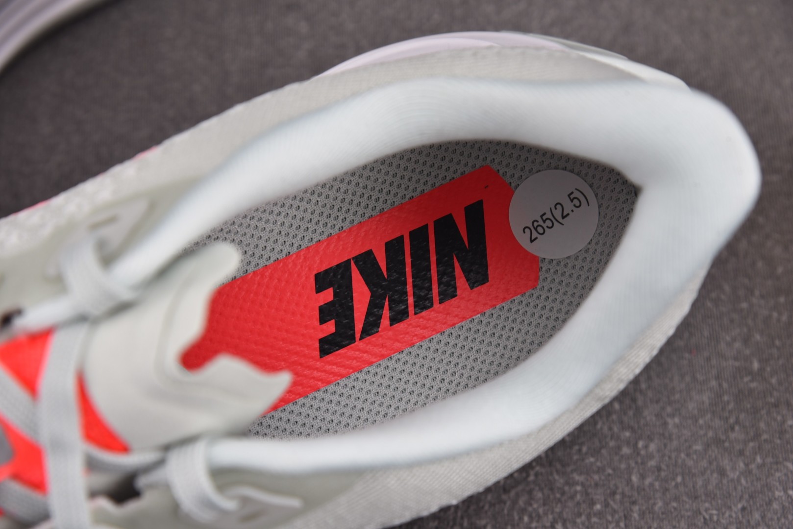 Zoom跑鞋 尺码39-46

纯原版出品-ZoomX Pegasus Plus Hot Punch 浅
