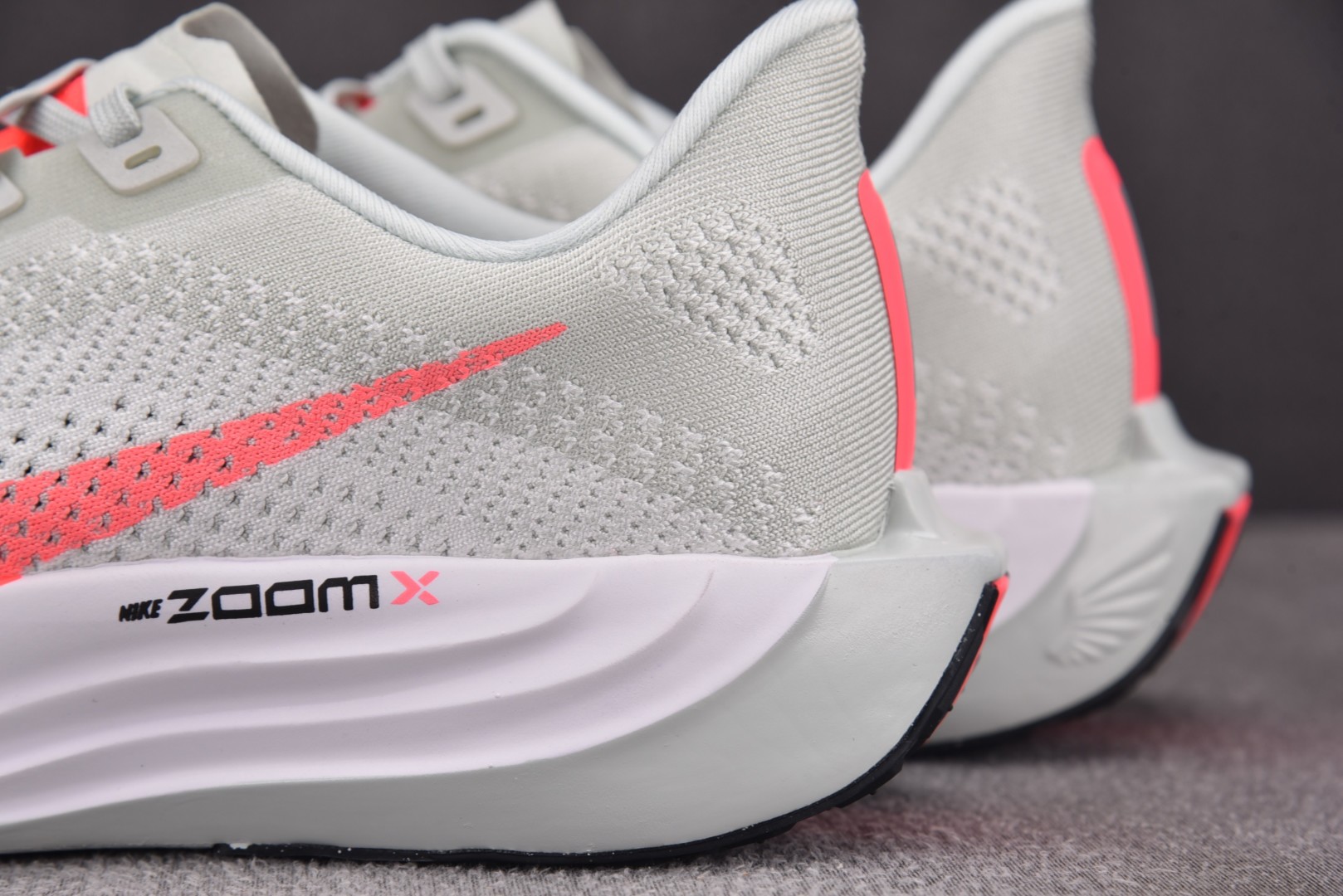 Zoom跑鞋 尺码39-46

纯原版出品-ZoomX Pegasus Plus Hot Punch 浅
