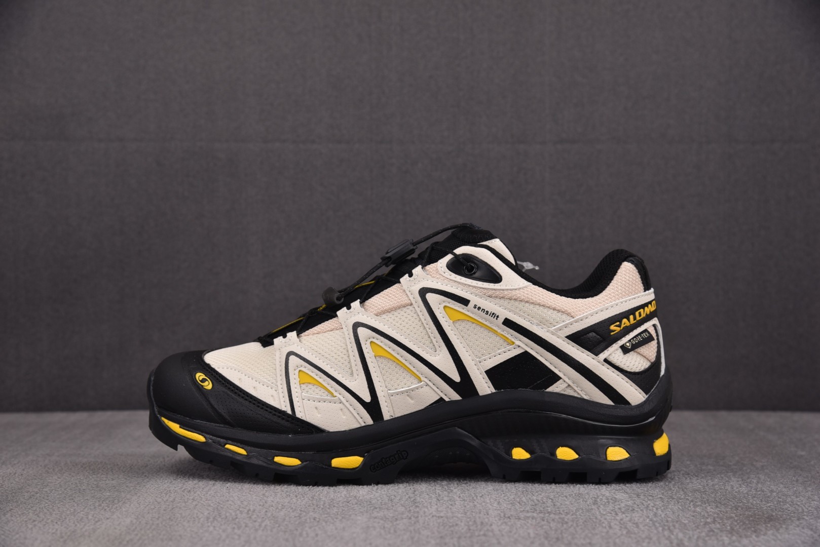 萨洛蒙 尺码36-46

纯原版出品-SALOMON XT Quest Hiking 黑黄  YZ002