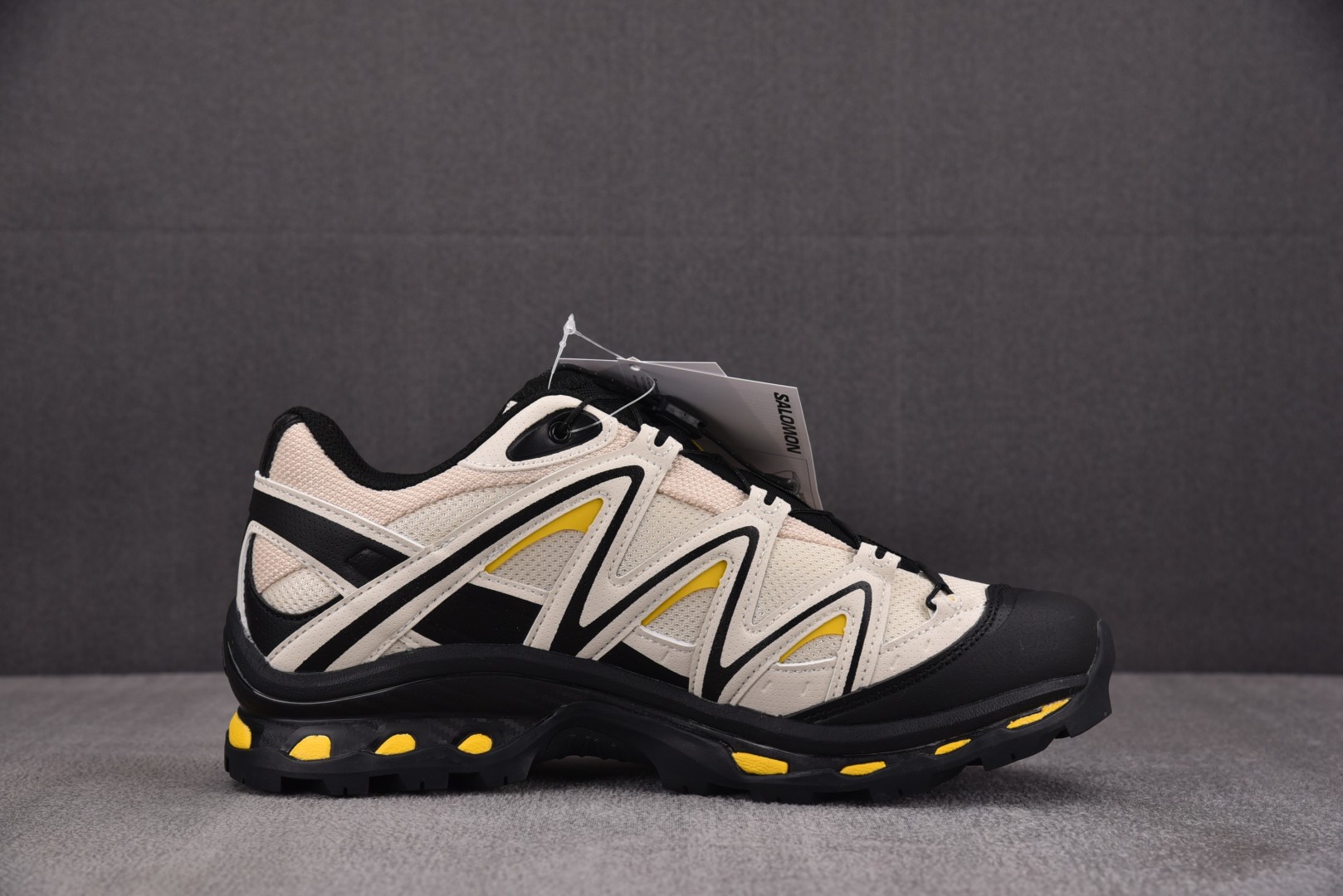 萨洛蒙 尺码36-46

纯原版出品-SALOMON XT Quest Hiking 黑黄  YZ002