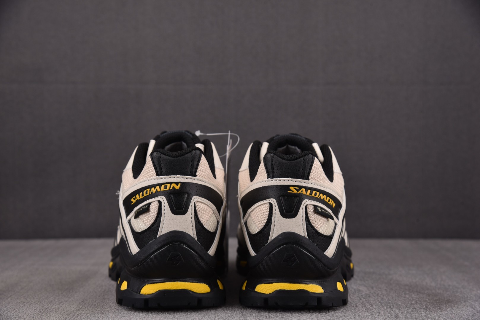 萨洛蒙 尺码36-46

纯原版出品-SALOMON XT Quest Hiking 黑黄  YZ002