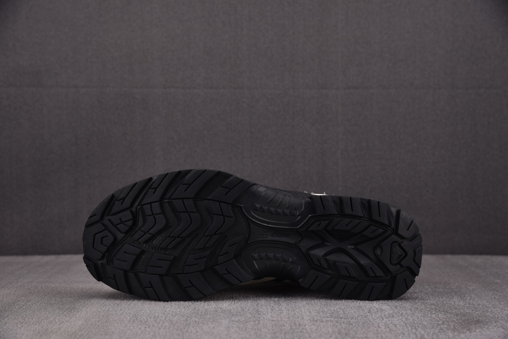 萨洛蒙 尺码36-46

纯原版出品-SALOMON XT Quest Hiking 黑黄  YZ002