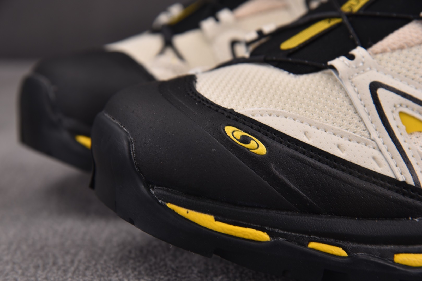 萨洛蒙 尺码36-46

纯原版出品-SALOMON XT Quest Hiking 黑黄  YZ002