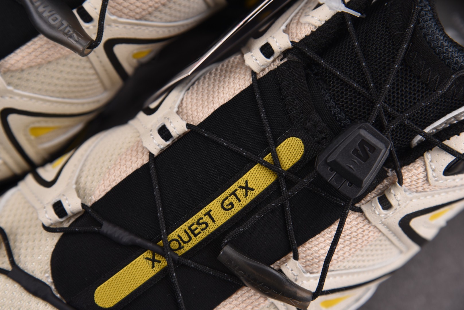 萨洛蒙 尺码36-46

纯原版出品-SALOMON XT Quest Hiking 黑黄  YZ002