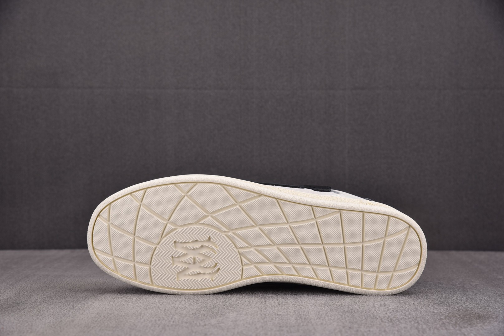 骨头鞋 尺码35-46

纯原版出品-AMIRI Pacific Bones 白黑 YZ021
尺码：3