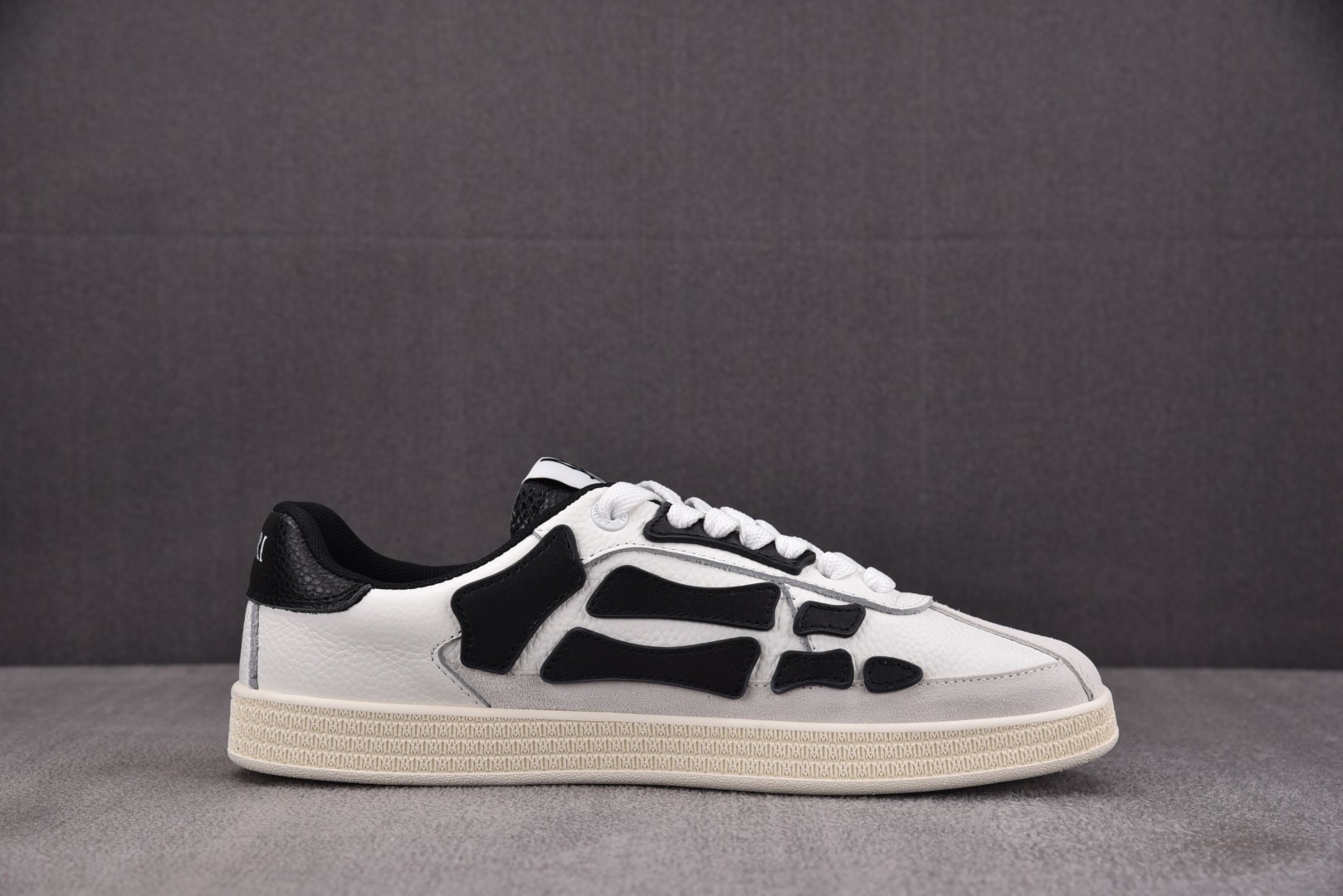 骨头鞋 尺码35-46

纯原版出品-AMIRI Pacific Bones 白黑 YZ021
尺码：3