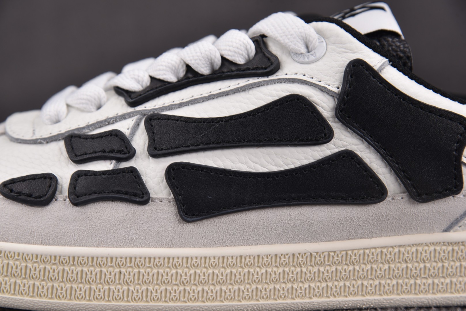 骨头鞋 尺码35-46

纯原版出品-AMIRI Pacific Bones 白黑 YZ021
尺码：3
