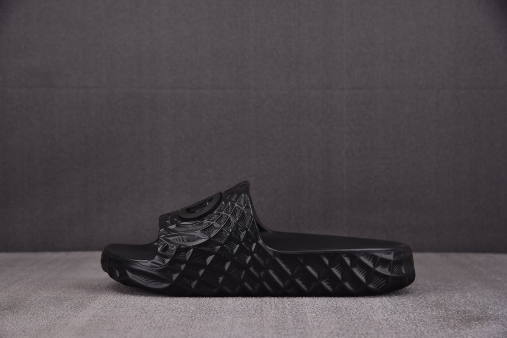 GUCCI 尺码 39-45

纯原版出品-GUCCI Slide Sandal Interlockin