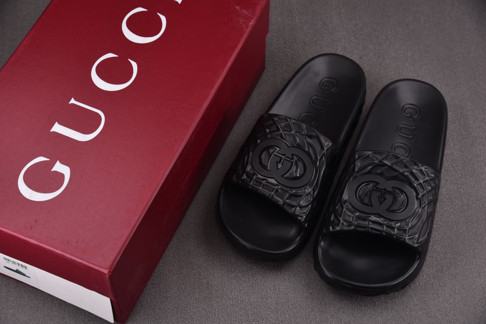 GUCCI 尺码 39-45

纯原版出品-GUCCI Slide Sandal Interlockin