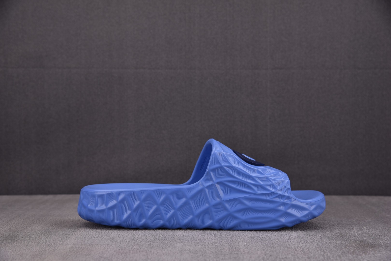 GUCCI 尺码 39-45

纯原版出品-GUCCI Slide Sandal Interlockin