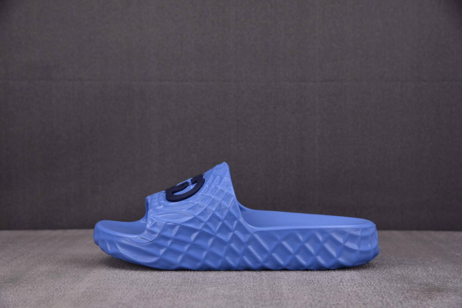 GUCCI 尺码 39-45

纯原版出品-GUCCI Slide Sandal Interlockin