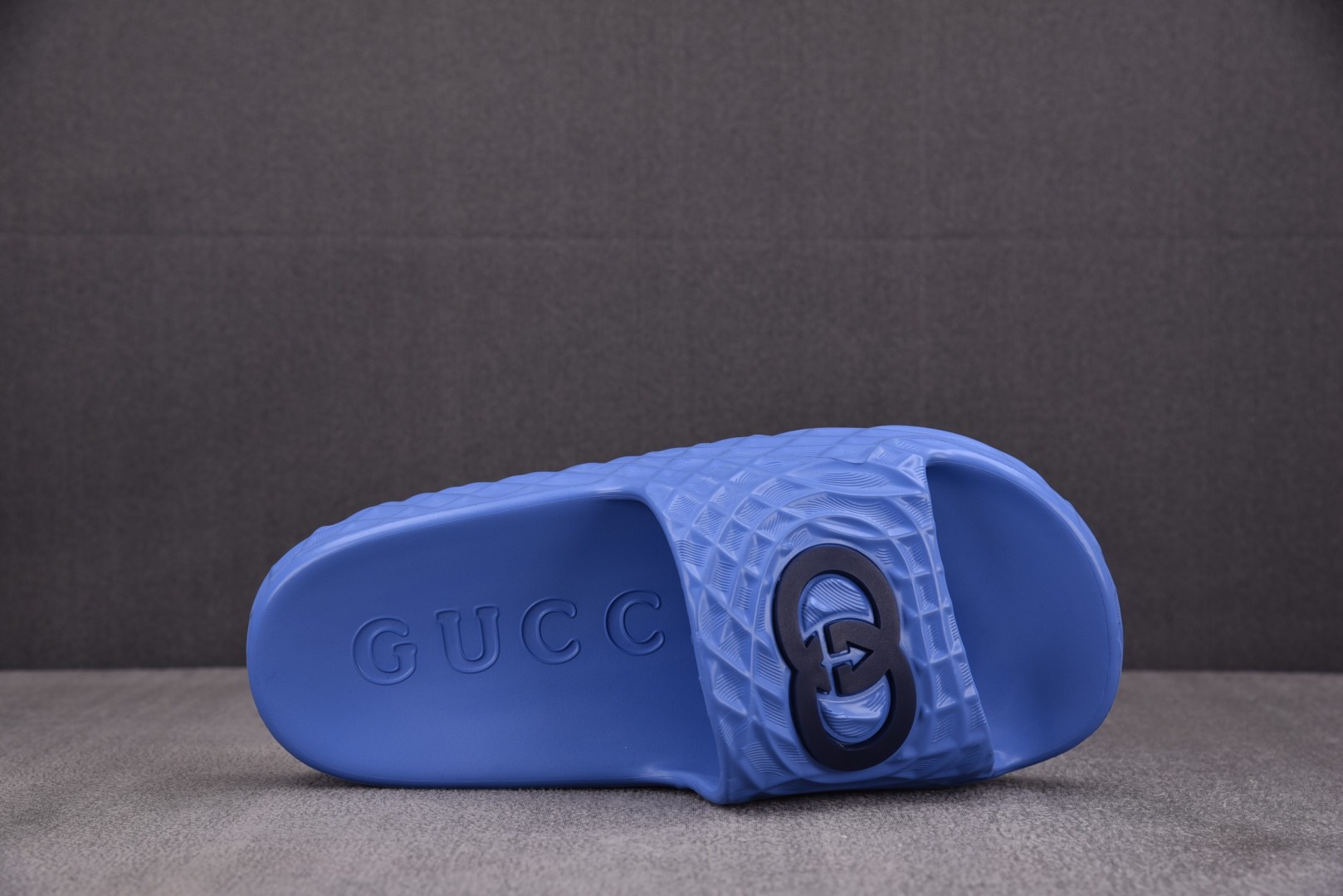 GUCCI 尺码 39-45

纯原版出品-GUCCI Slide Sandal Interlockin
