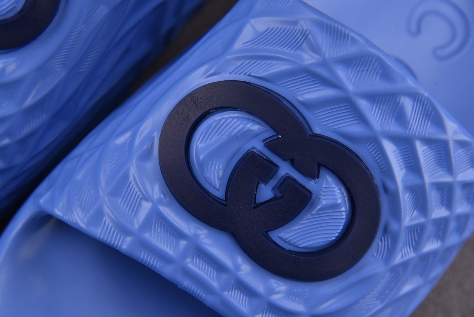 GUCCI 尺码 39-45

纯原版出品-GUCCI Slide Sandal Interlockin