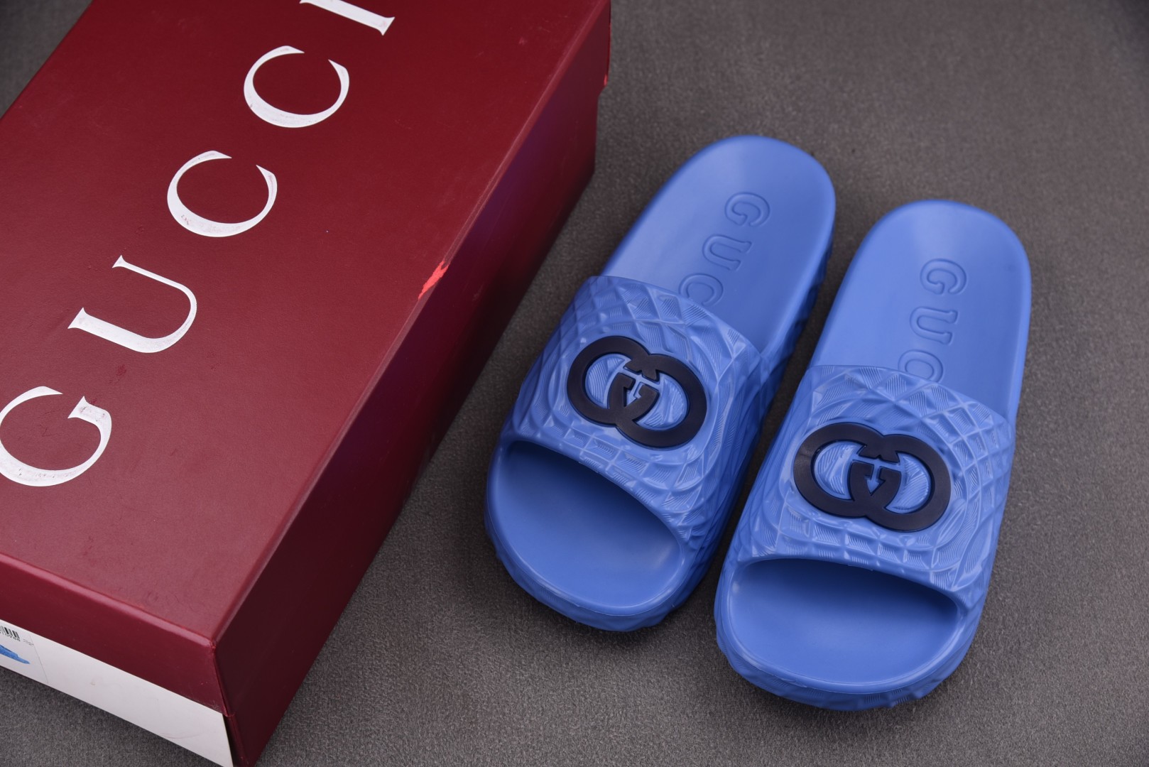 GUCCI 尺码 39-45

纯原版出品-GUCCI Slide Sandal Interlockin