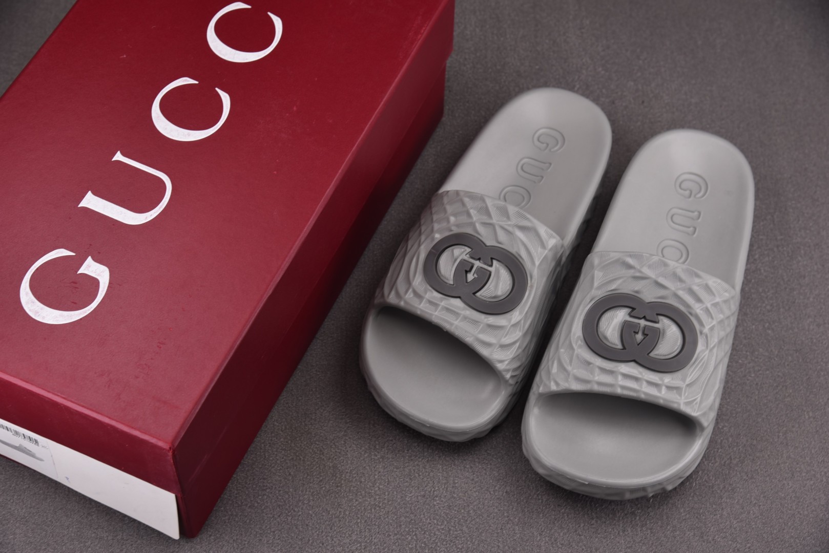 GUCCI 尺码 39-45

纯原版出品-GUCCI Slide Sandal Interlockin