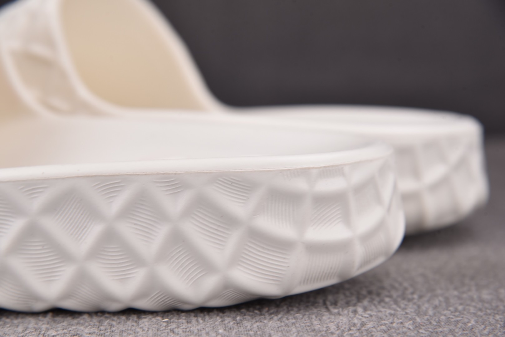 GUCCI 尺码 39-45

纯原版出品-GUCCI Slide Sandal Interlockin