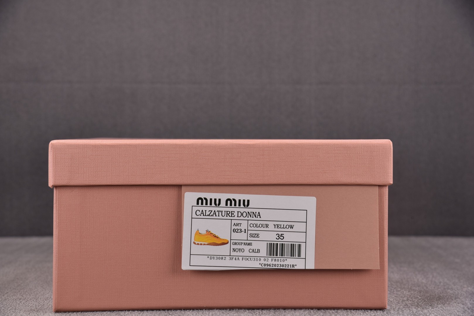 MIU 尺码 35-40

纯原版出品-MIU MIU 缪缪德训鞋 黄色 YZ021
尺码：35 36 
