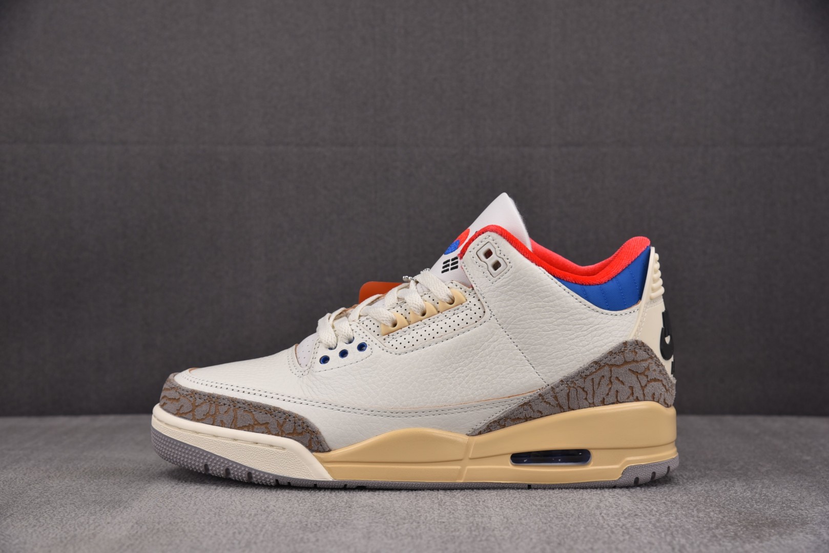 AJ3 尺码 36-48.5

纯原版出品-Air Jordan 3 Retro Seoul 2.0 首