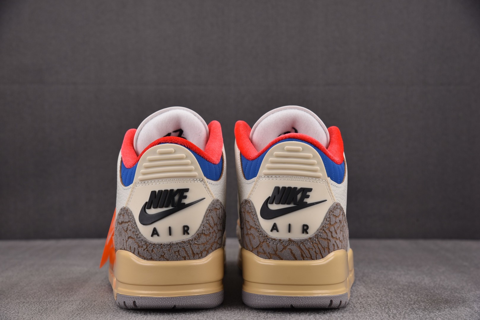 AJ3 尺码 36-48.5

纯原版出品-Air Jordan 3 Retro Seoul 2.0 首