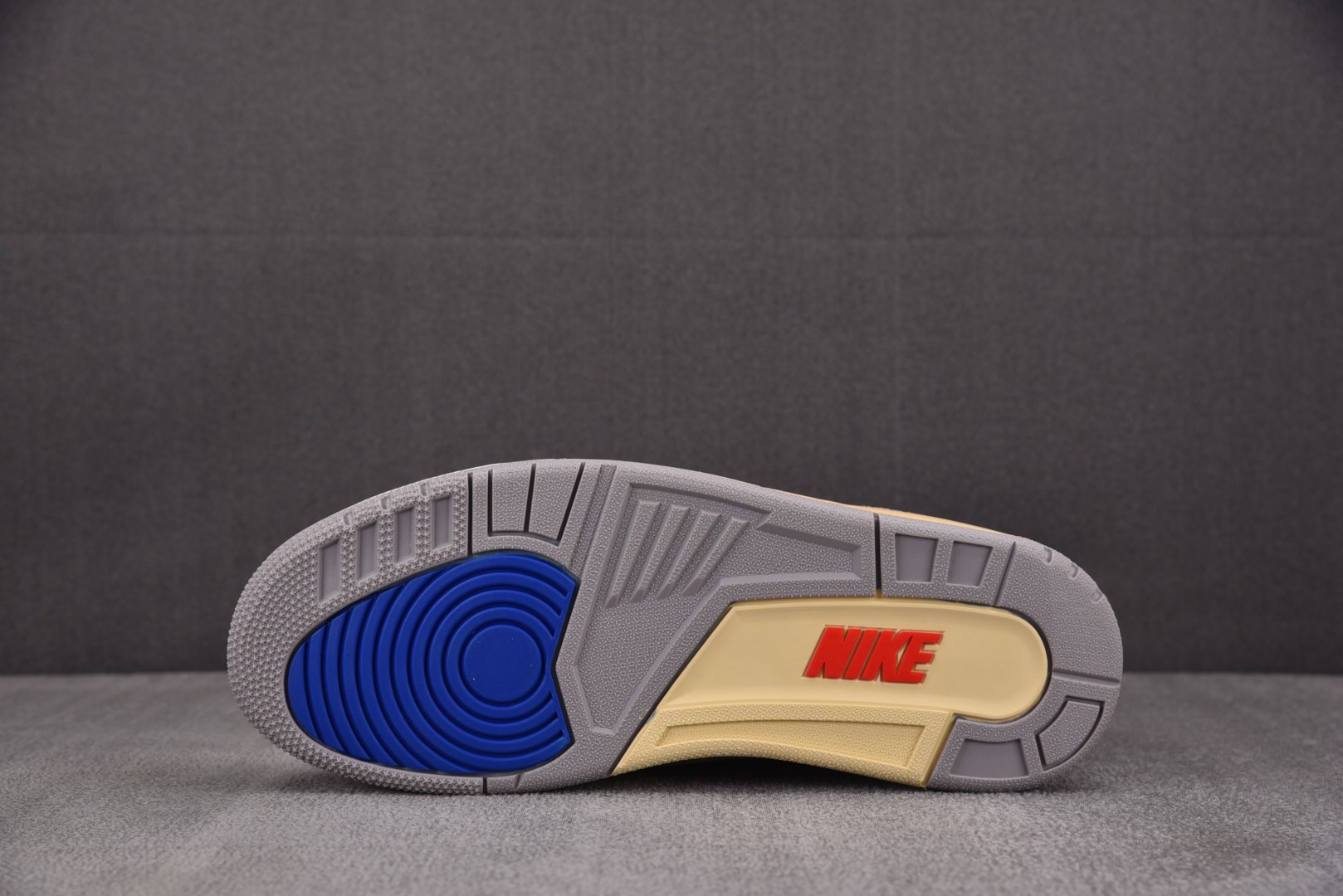 AJ3 尺码 36-48.5

纯原版出品-Air Jordan 3 Retro Seoul 2.0 首