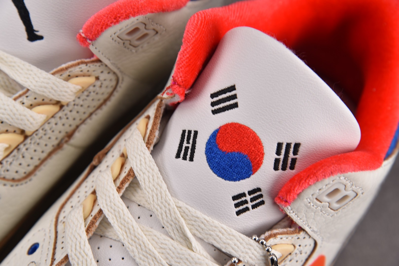 AJ3 尺码 36-48.5

纯原版出品-Air Jordan 3 Retro Seoul 2.0 首