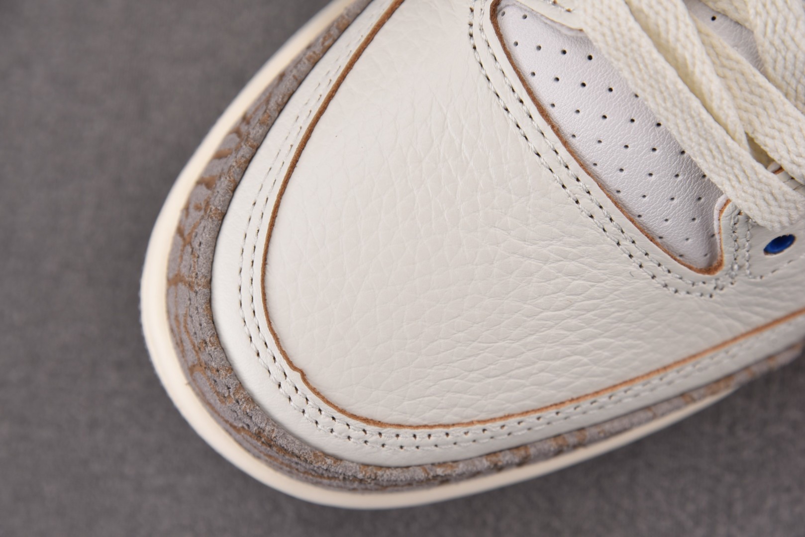 AJ3 尺码 36-48.5

纯原版出品-Air Jordan 3 Retro Seoul 2.0 首