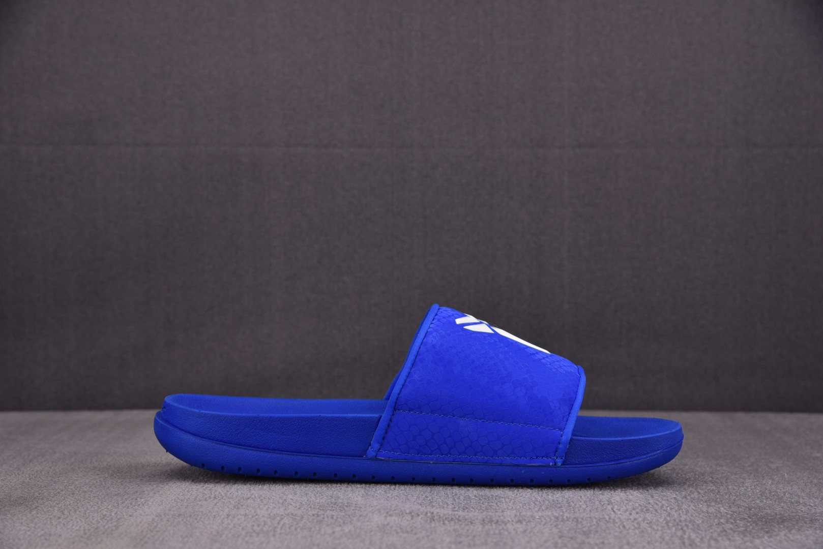 Kobe拖鞋 尺码38-48.5

纯原版出品-NK Offcourt Slide Kobe Bryan