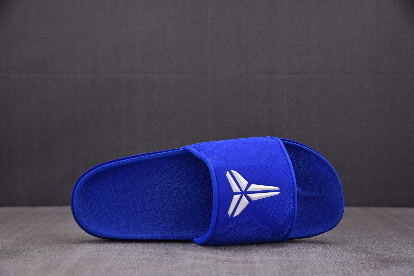 Kobe拖鞋 尺码38-48.5

纯原版出品-NK Offcourt Slide Kobe Bryan