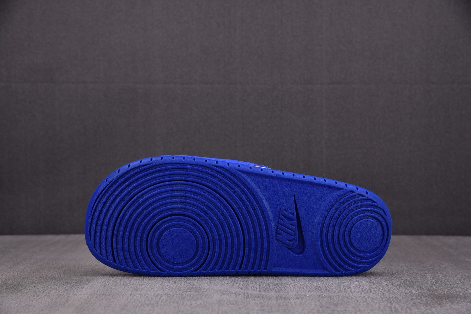 Kobe拖鞋 尺码38-48.5

纯原版出品-NK Offcourt Slide Kobe Bryan