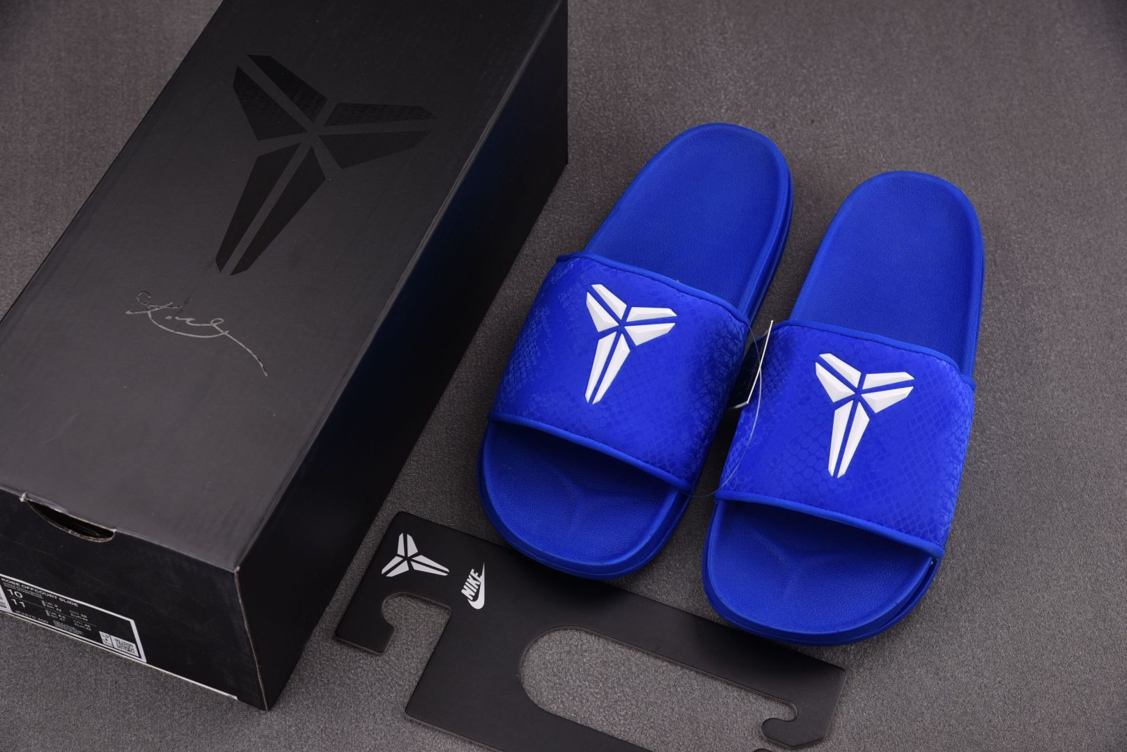 Kobe拖鞋 尺码38-48.5

纯原版出品-NK Offcourt Slide Kobe Bryan