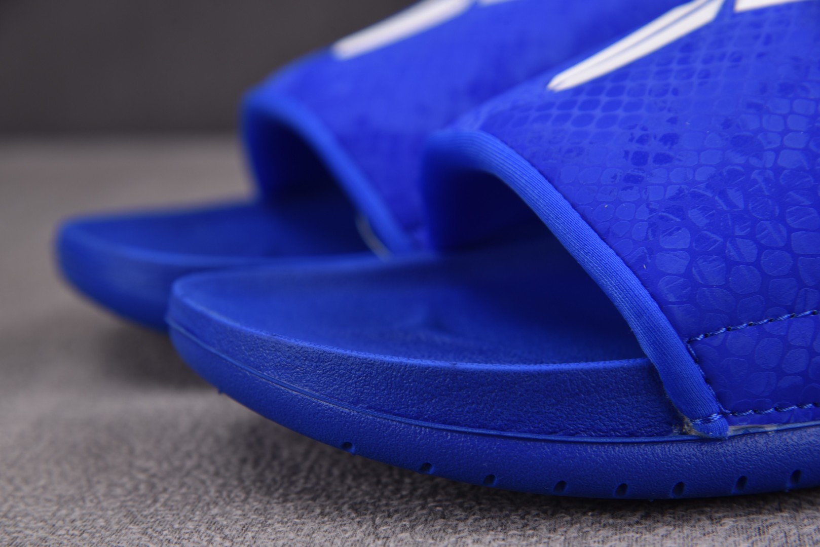 Kobe拖鞋 尺码38-48.5

纯原版出品-NK Offcourt Slide Kobe Bryan