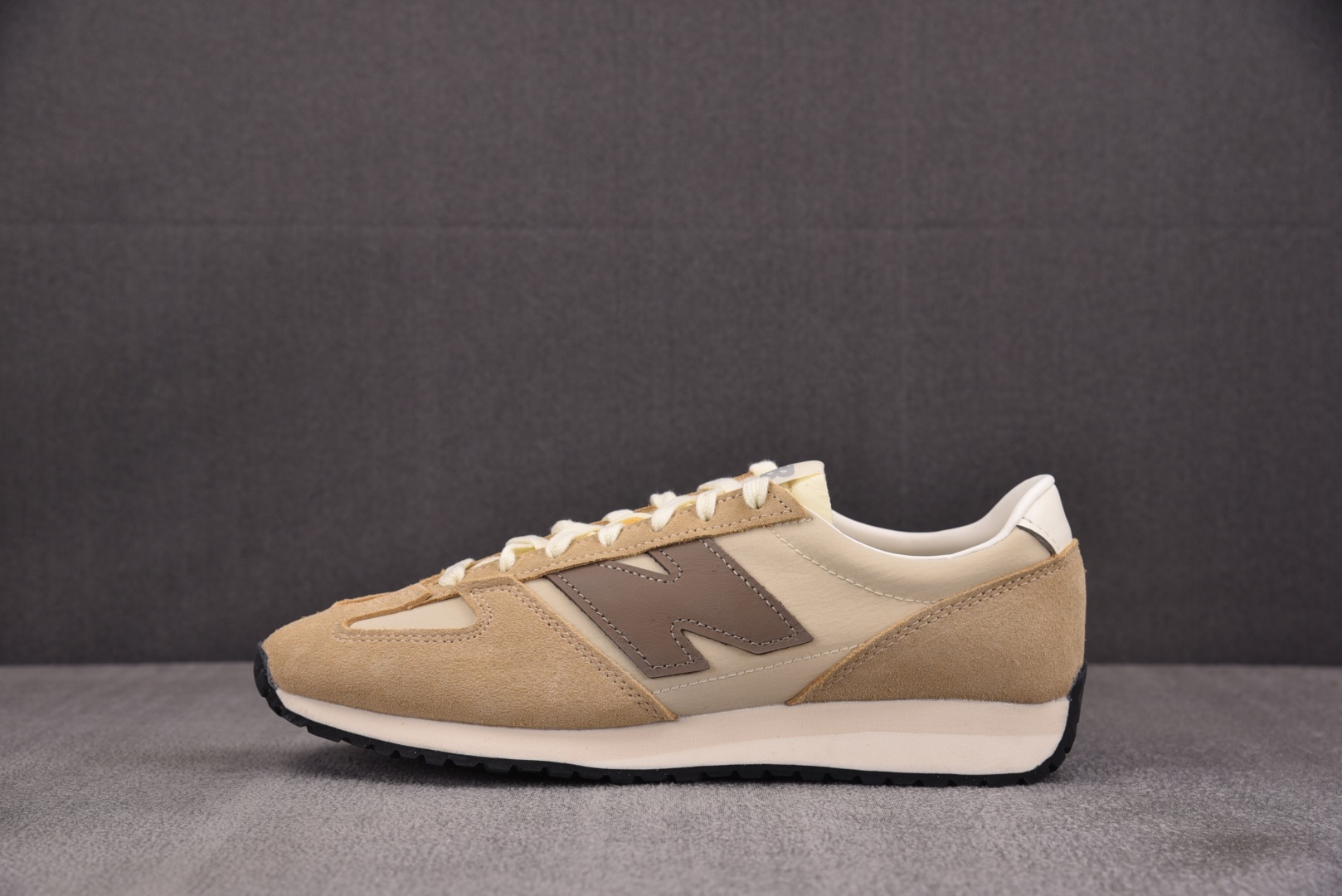 NB471 尺码36-45

纯原版出品-New Balance 471 Brown 米棕 U471AI