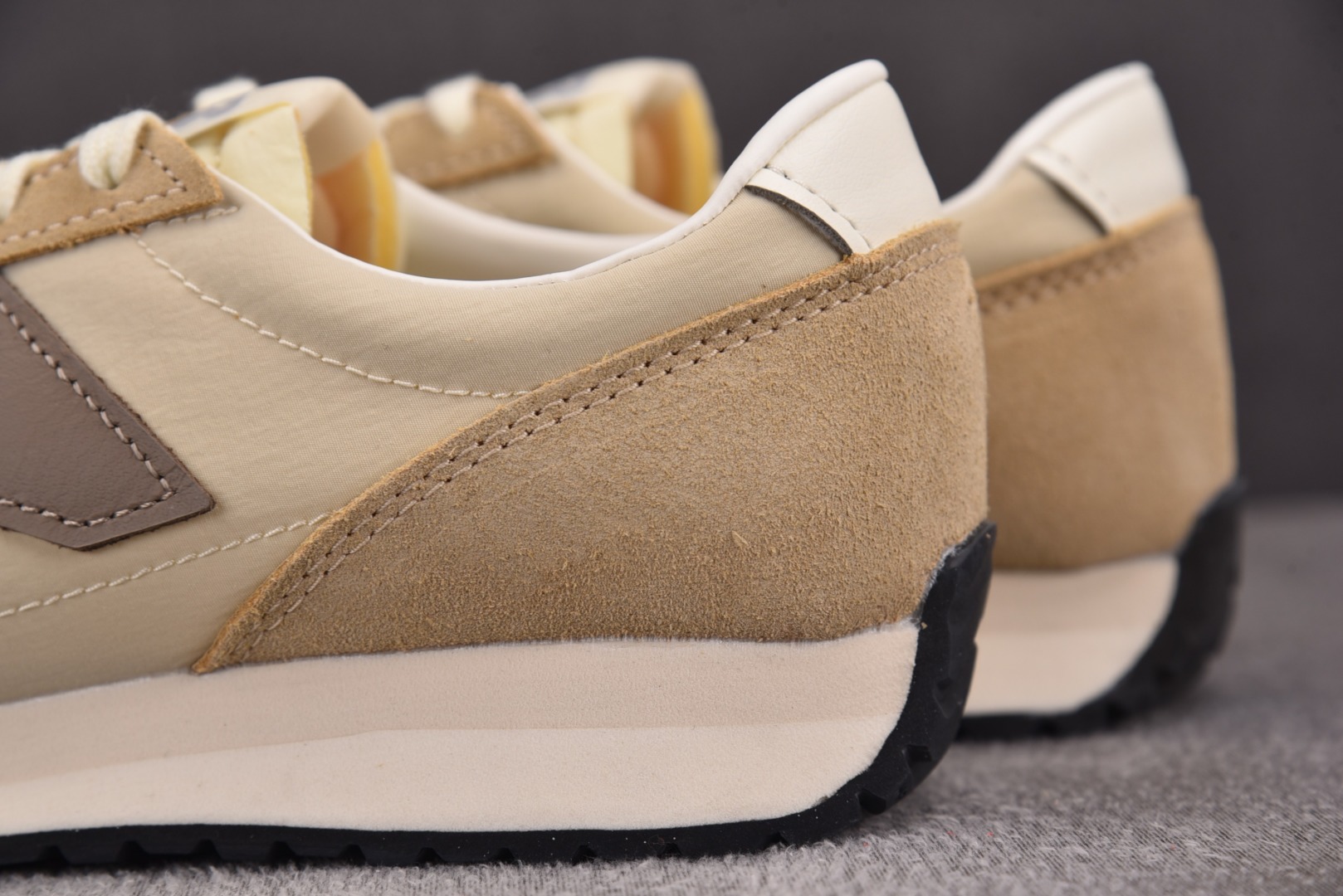 NB471 尺码36-45

纯原版出品-New Balance 471 Brown 米棕 U471AI