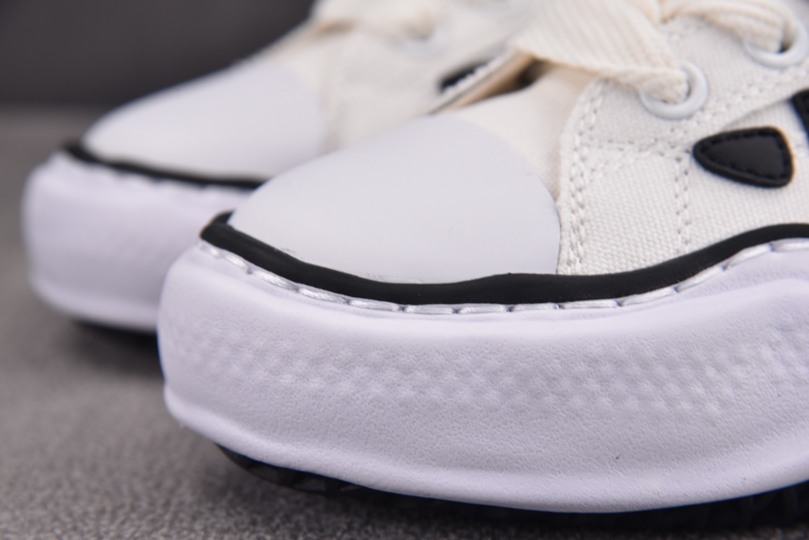 MMY 尺码36-45

纯原版出品-Amiri x MIHARA YASUHIRO 埃米尔三原康裕联名
