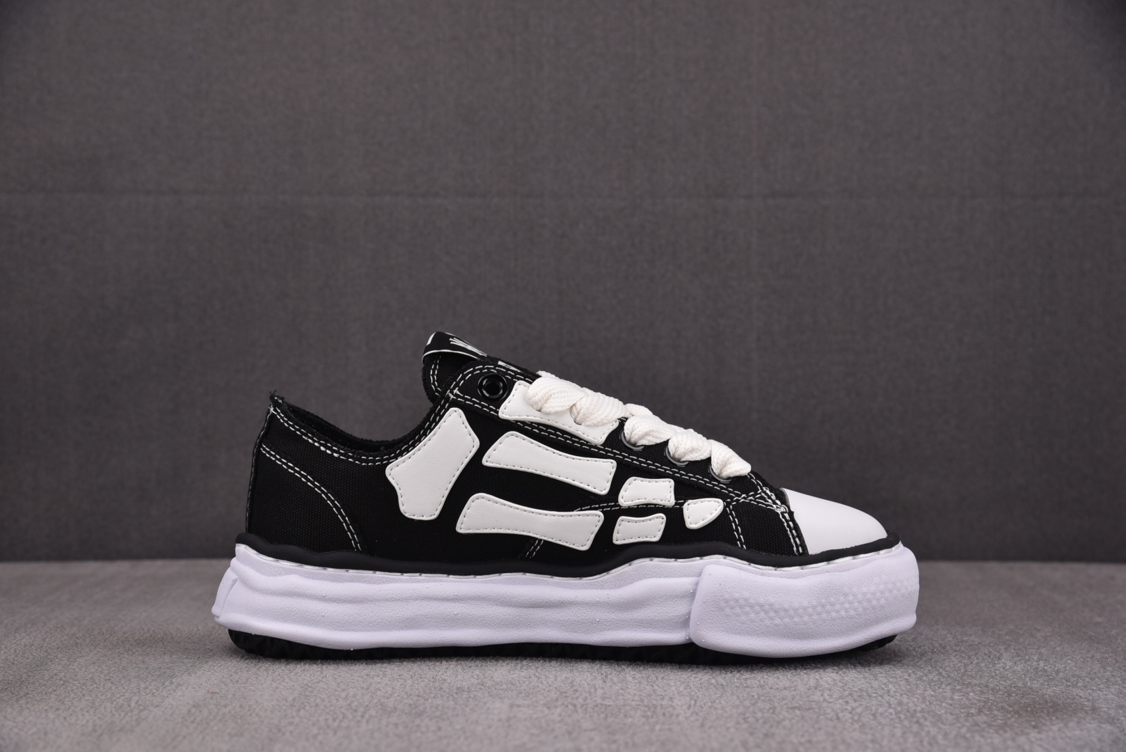 MMY 尺码36-45

纯原版出品-AMIRI x MIHARA YASUHIRO 黑白 No.728