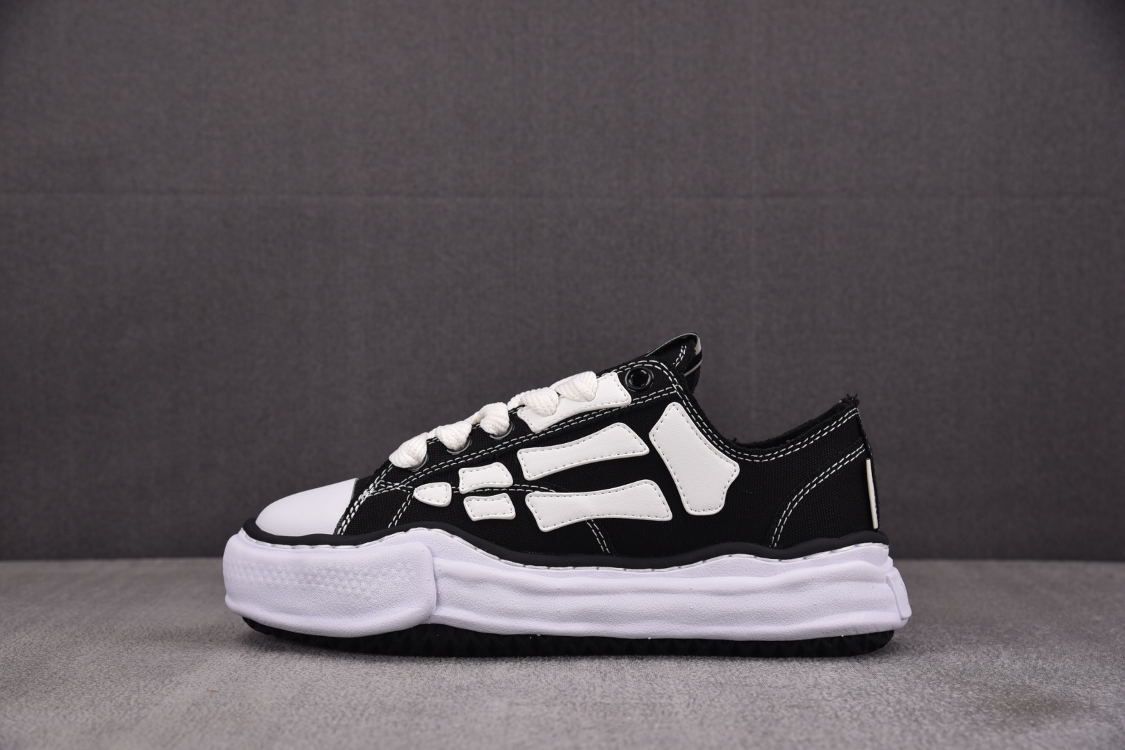 MMY 尺码36-45

纯原版出品-AMIRI x MIHARA YASUHIRO 黑白 No.728