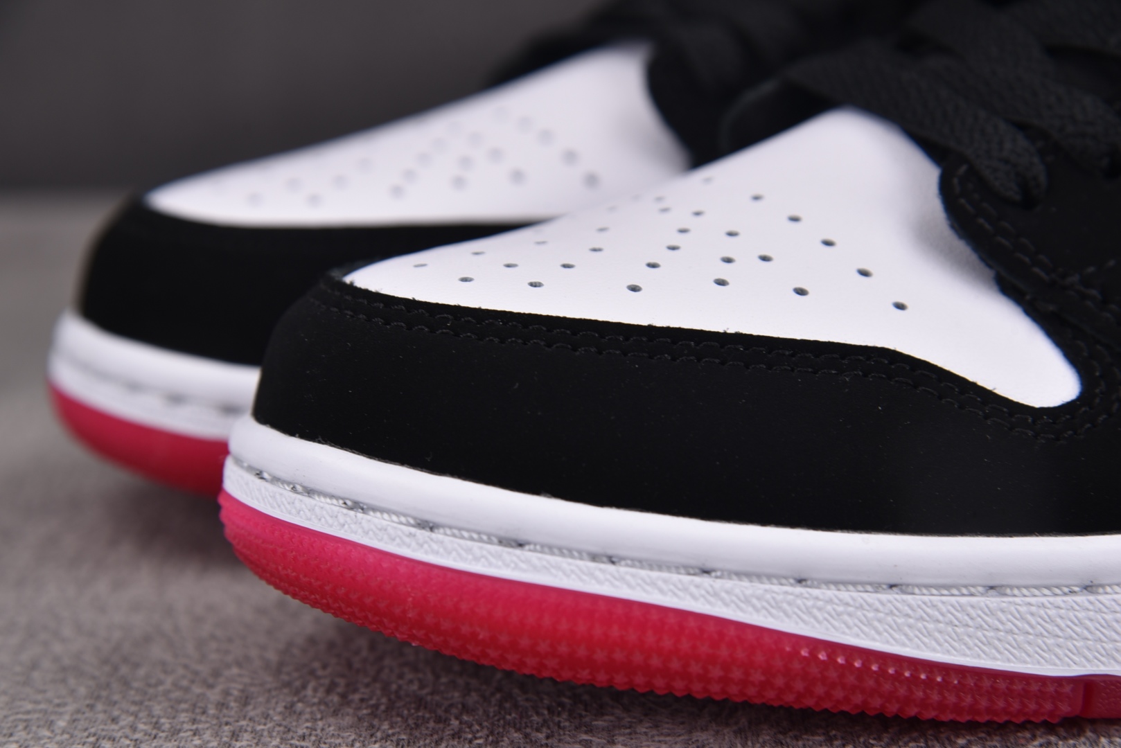 AJ低帮 尺码35.5-46

纯原版出品-Air Jordan 1 Low SE Black Toe 