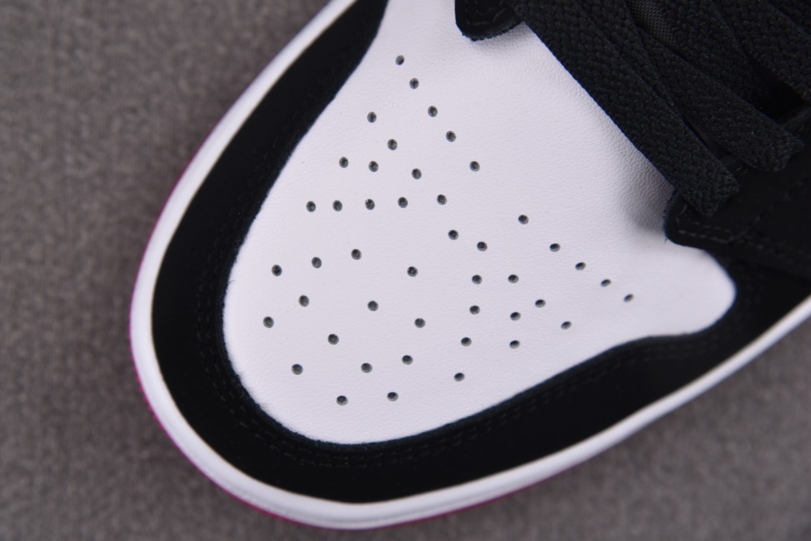 AJ低帮 尺码35.5-46

纯原版出品-Air Jordan 1 Low SE Black Toe 