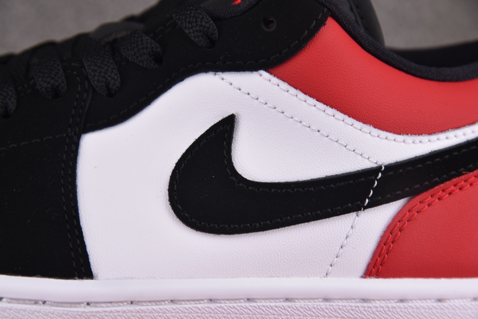AJ低帮 尺码35.5-46

纯原版出品-Air Jordan 1 Low SE Black Toe 
