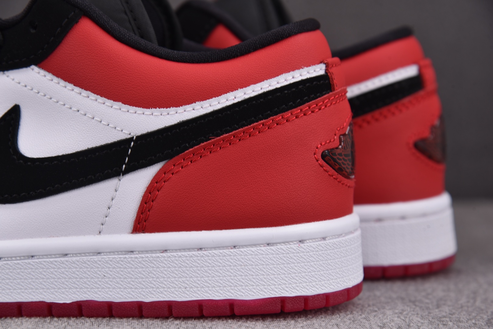 AJ低帮 尺码35.5-46

纯原版出品-Air Jordan 1 Low SE Black Toe 