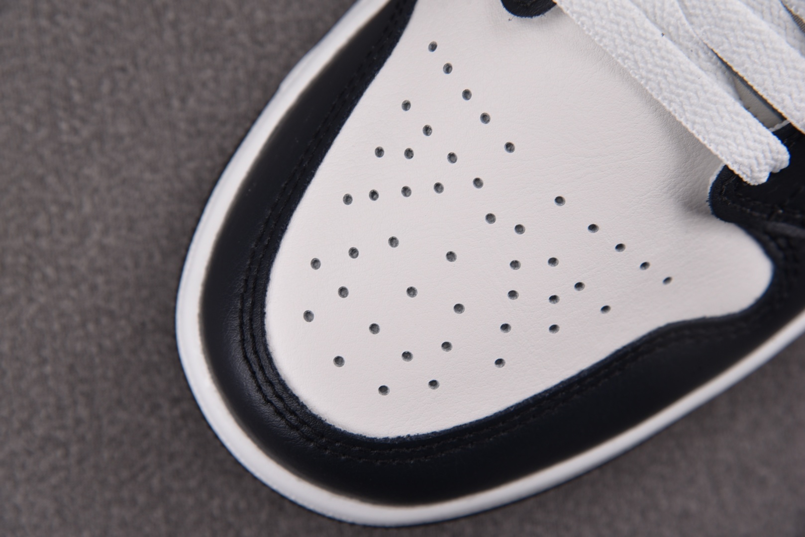 AJ低帮 尺码40-46

纯原版出品-Air Jordan 1 Low 米白黑 -153 YZ010
